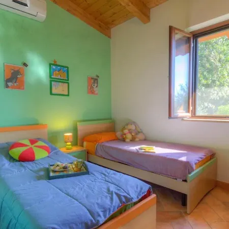 Privata Con Giardino E Piscina Villa Trivio (Latina)